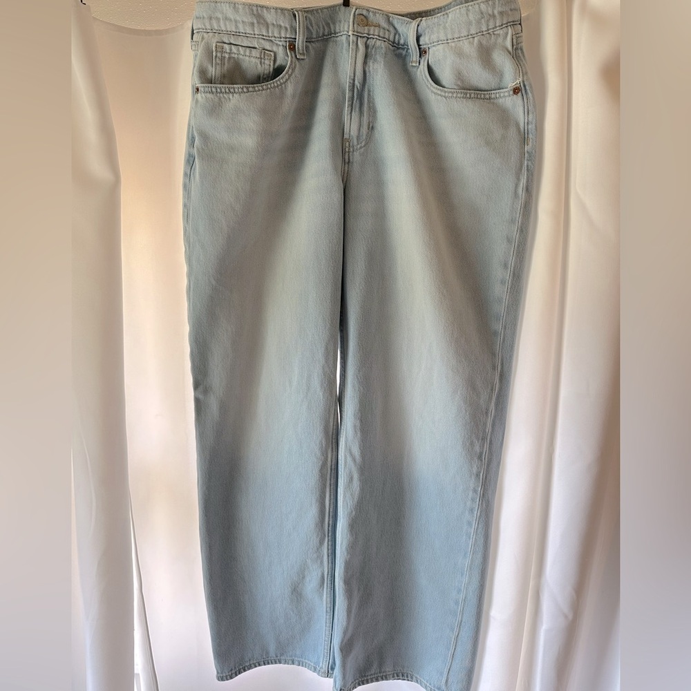 Women’s Old Navy Mid Rise Wide Leg Jeans in Light Dip Blue
